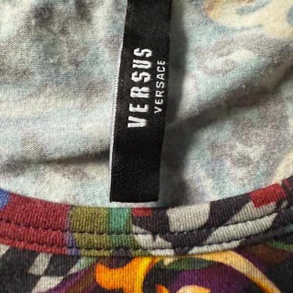 Versus Versace Womens T-Shirt Short Sleeve Baroque Pattern Multicolor Size M EUC - Picture 11 of 16
